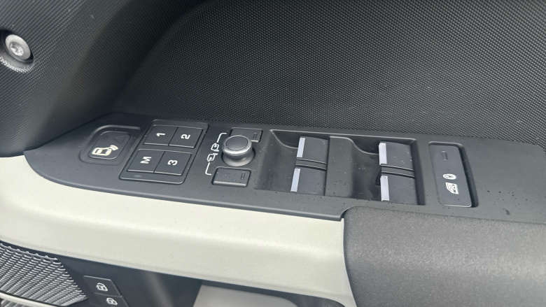 Land Rover Defender 3.0 D250 X-Dynamic SE 110 5dr Auto Diesel Estate